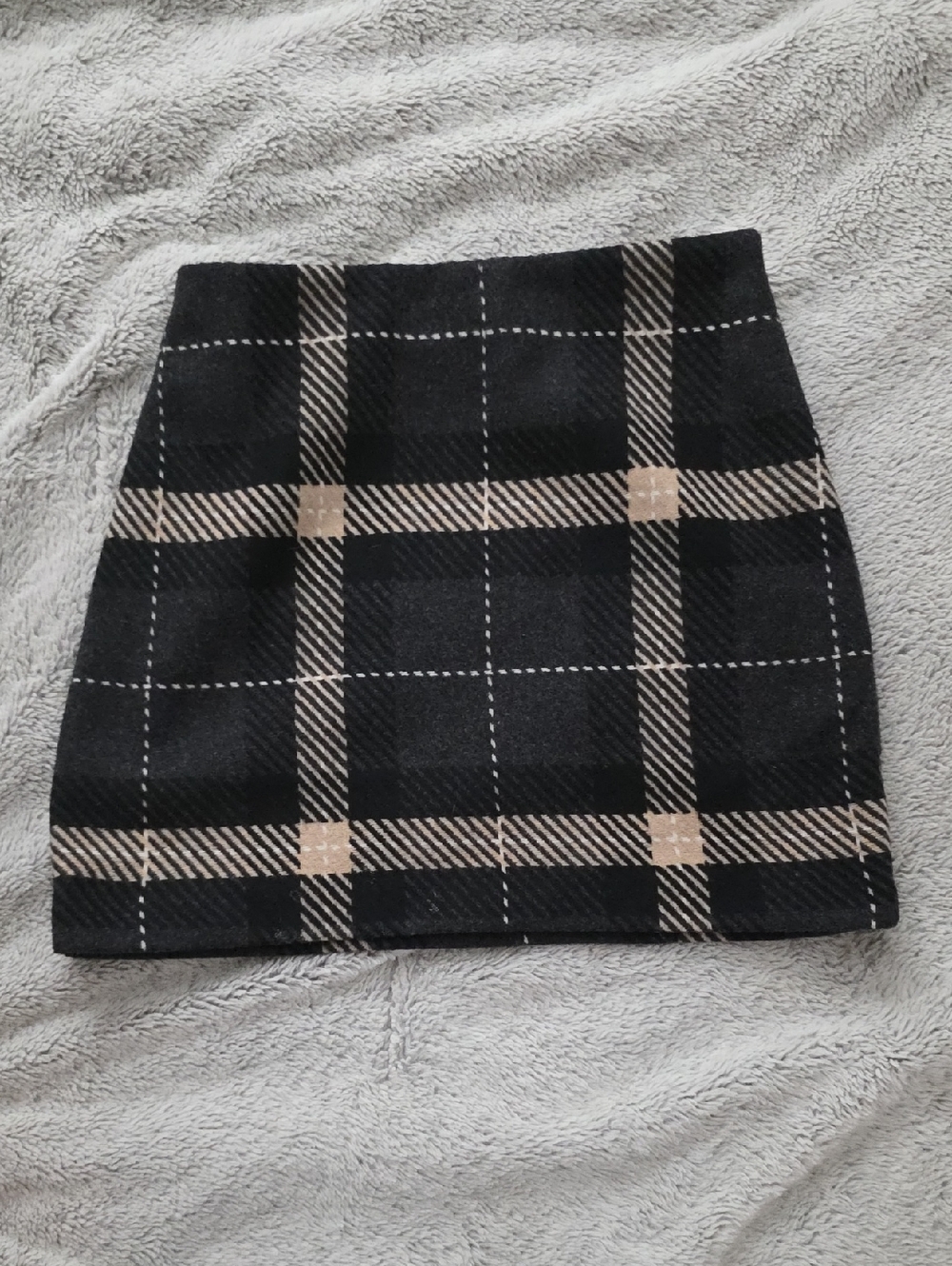 H&M Black Mini Skirt with Beige Plaid